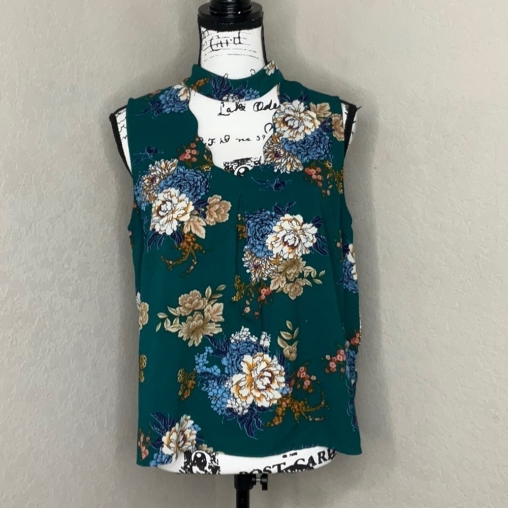 671 - Monteau NWOT Green/Blue Floral Sleeveless Choker Top, Size Large